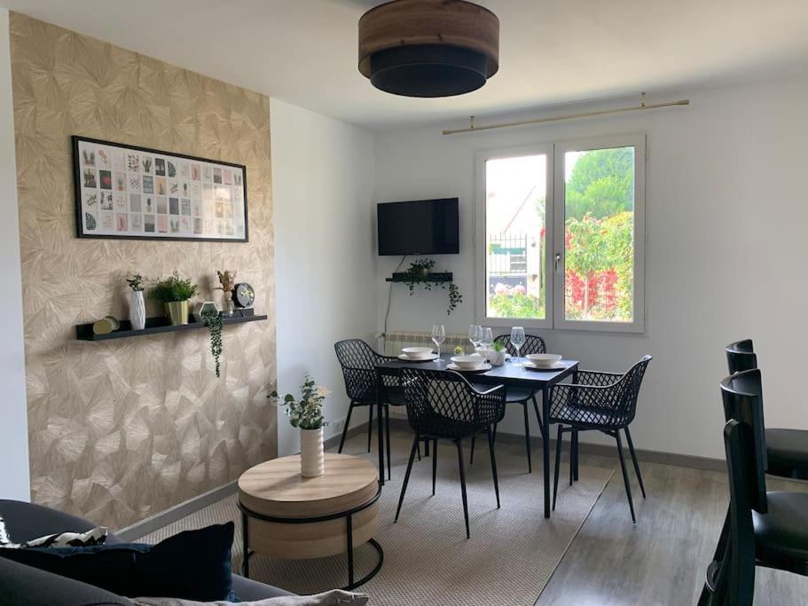 Appartement Proche Asterix, Stade De France, Chantilly, Roissy, Piscine Saisonniere La Chapelle-en-Serval Eksteriør bilde